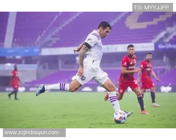 奥兰多与亚特的激烈对决揭示了足球战术的魅力与团队合作的重要性